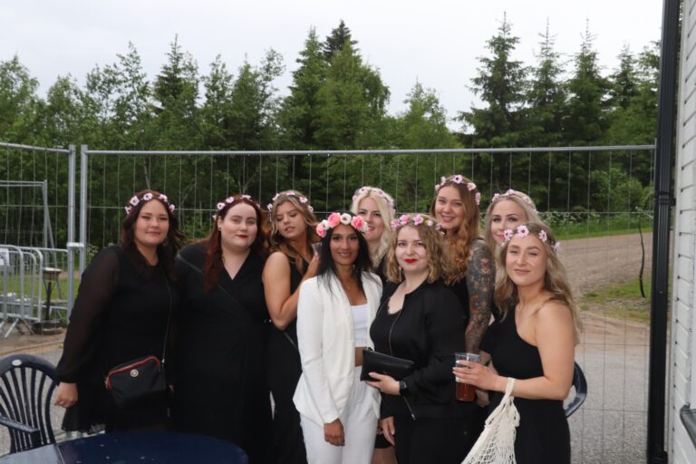 190622Pikkujuhannustanssitkaksi