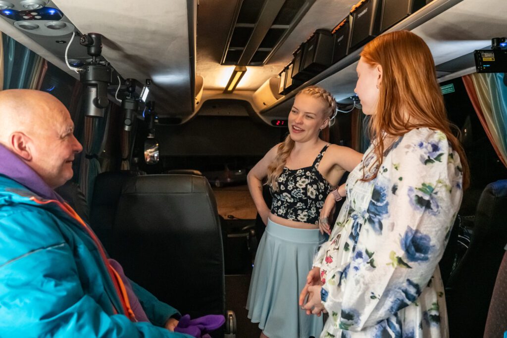 Napiksen kesäkauden päätöstanssit Yle 100 vuotta kiertueen täydentäen illan ohjelmaa.