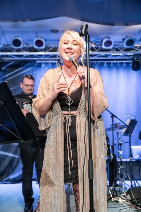 Sari Hellsten & Magia007