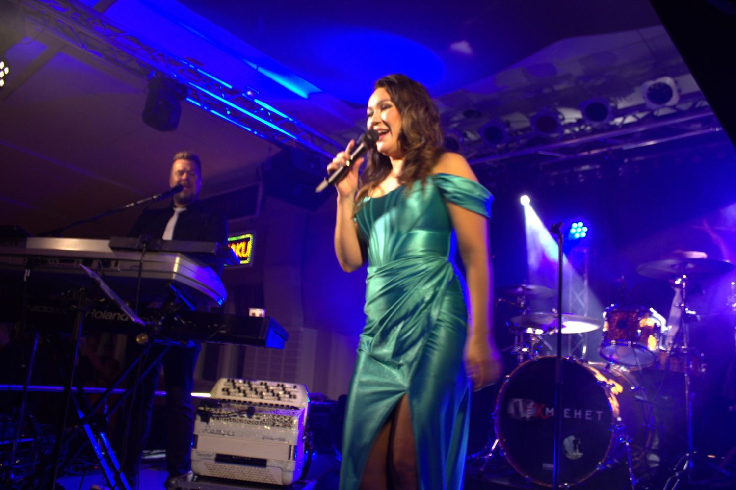 Esiintyjät esittelyssä 3.4.