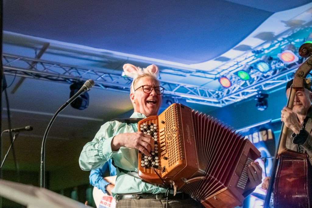 Pääsiäisen ajan Kainuun tanssikrnevaalien toisen illan tanssit joissa suurta yleisiöä viihdytti Keiski& Eno sekä Kyösti Mäkimattila 4.4.2026 Naapurinvaaran huvikeskuksessa.