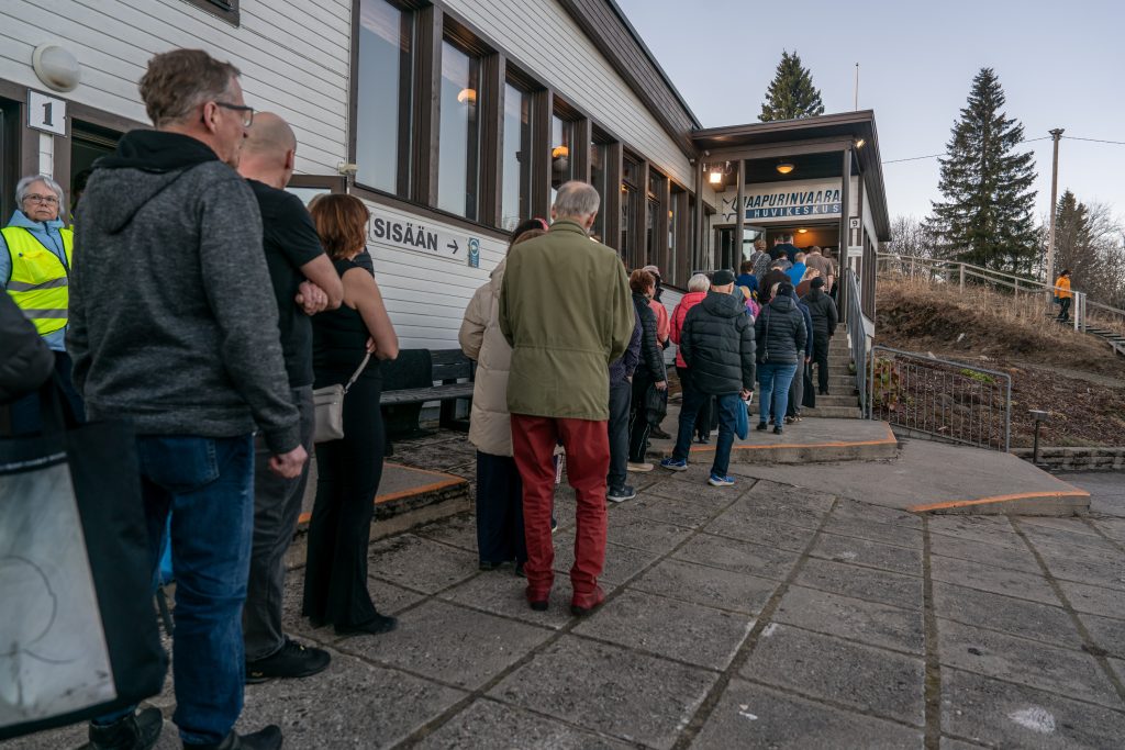 Pääsiäisen ajan Kainuun tanssikrnevaalien toisen illan tanssit joissa suurta yleisiöä viihdytti Keiski& Eno sekä Kyösti Mäkimattila 4.4.2026 Naapurinvaaran huvikeskuksessa.