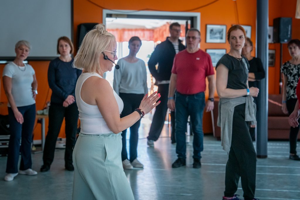 Kainuun tanssikarnevaalin päiväohjelman tanssikursseja Naapurinvaaran koululla sekä Huvikeskuksella 4.4.2026